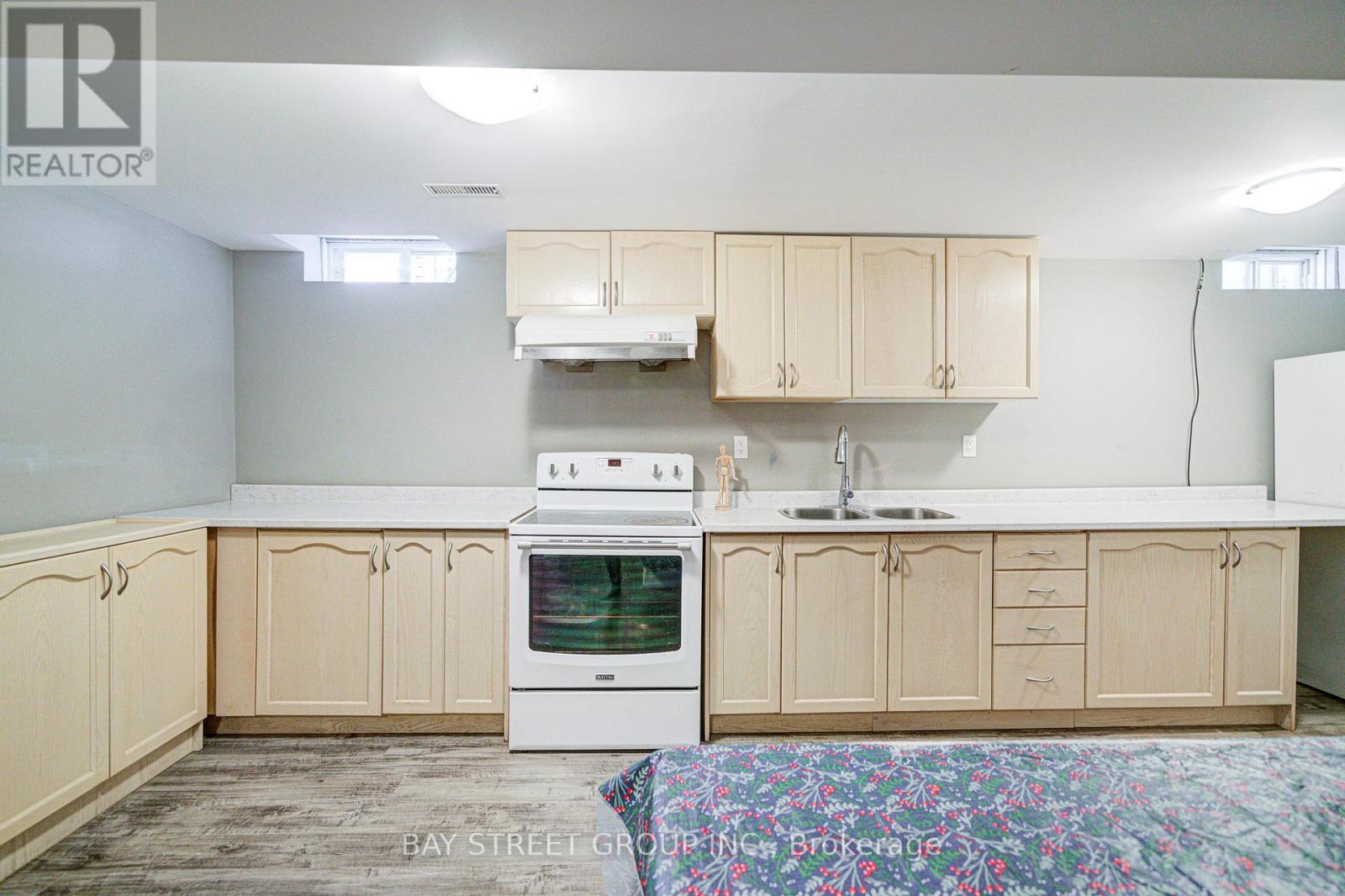 572 Rideau Gate, Mississauga, Ontario  L5B 2W3 - Photo 44 - W12408313