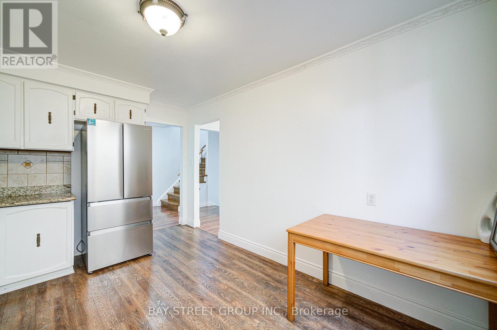 572 Rideau Gate, Mississauga, Ontario  L5B 2W3 - Photo 9 - W12408313