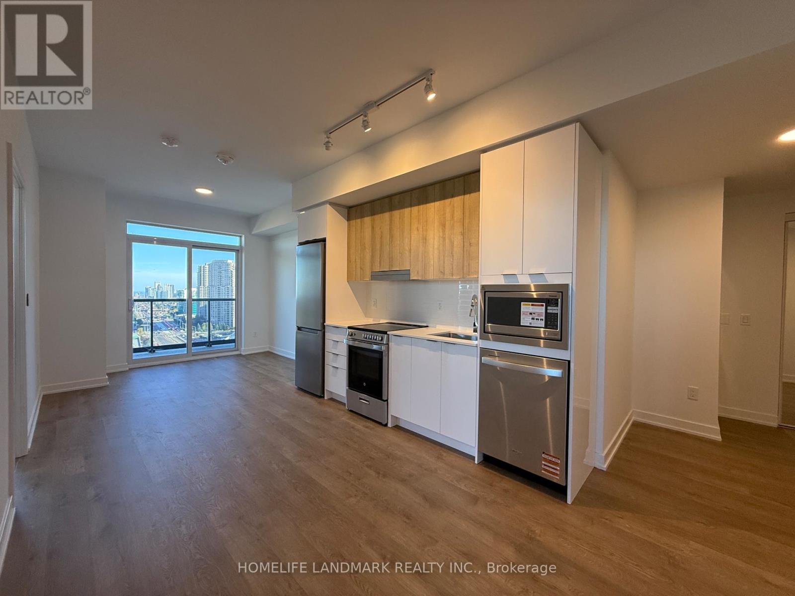 1702 - 5105 HURONTARIO STREET, Mississauga, Ontario