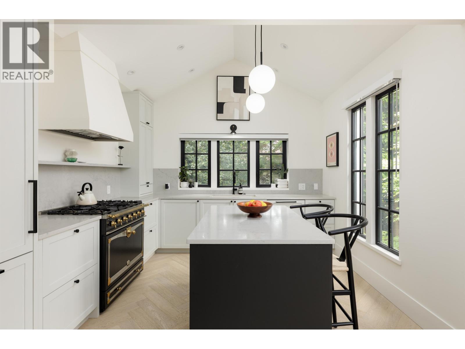 2502 W 33RD AVENUE, Vancouver, British Columbia