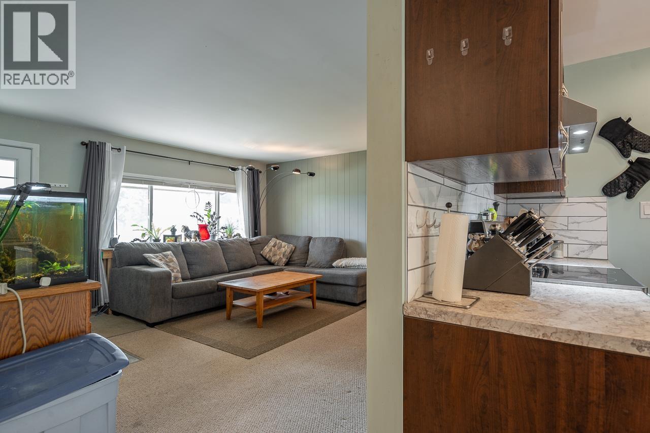 260 Dogwood Avenue, 100 Mile House, British Columbia  V0K 2E0 - Photo 13 - R3048955