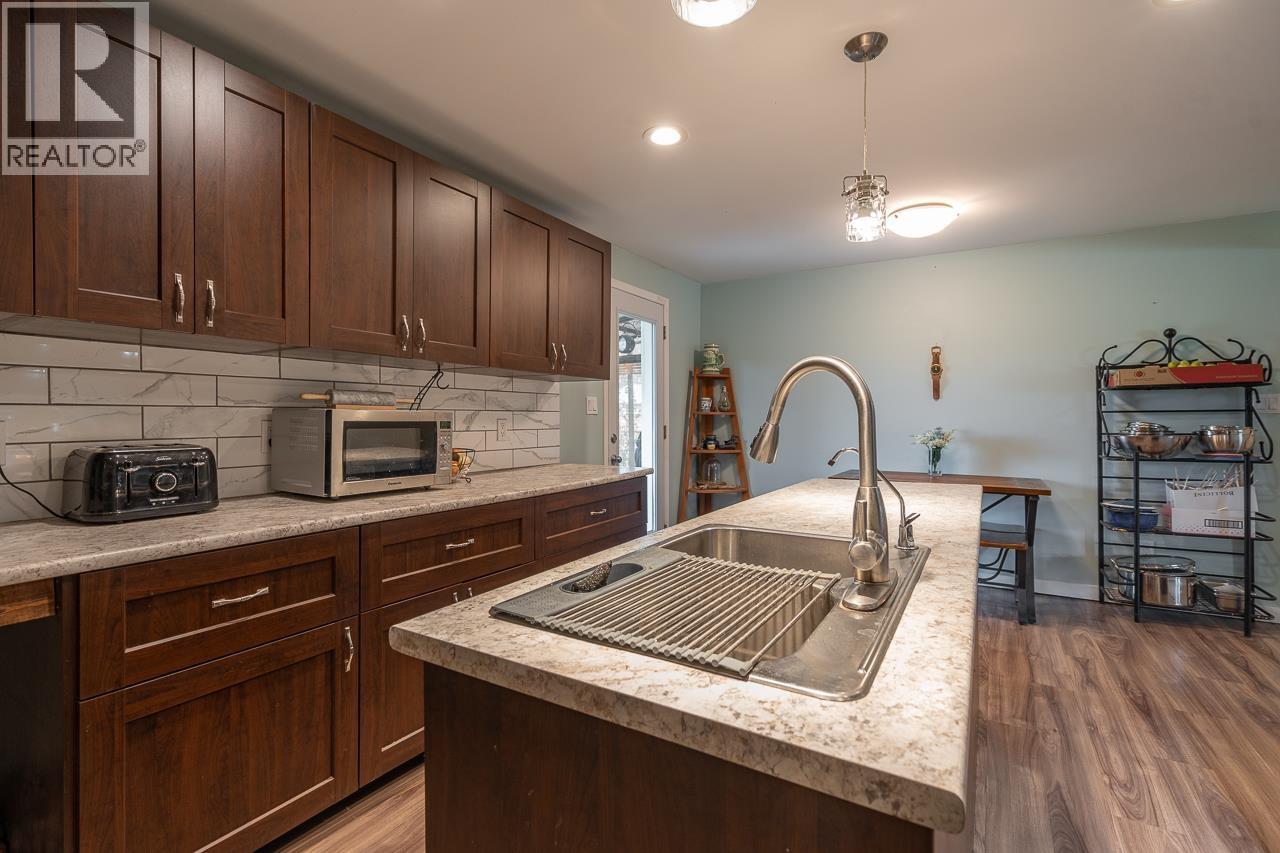 260 Dogwood Avenue, 100 Mile House, British Columbia  V0K 2E0 - Photo 17 - R3048955