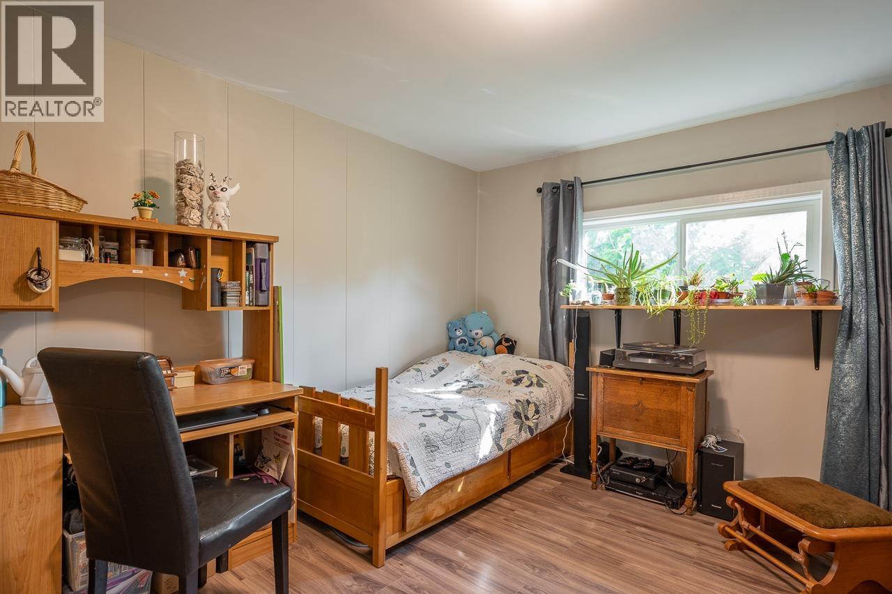 260 Dogwood Avenue, 100 Mile House, British Columbia  V0K 2E0 - Photo 21 - R3048955
