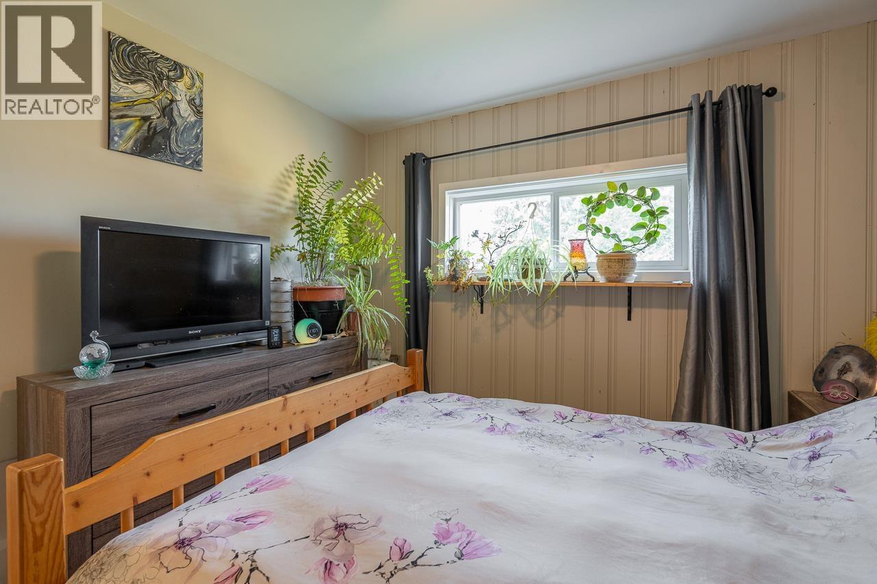 260 Dogwood Avenue, 100 Mile House, British Columbia  V0K 2E0 - Photo 23 - R3048955