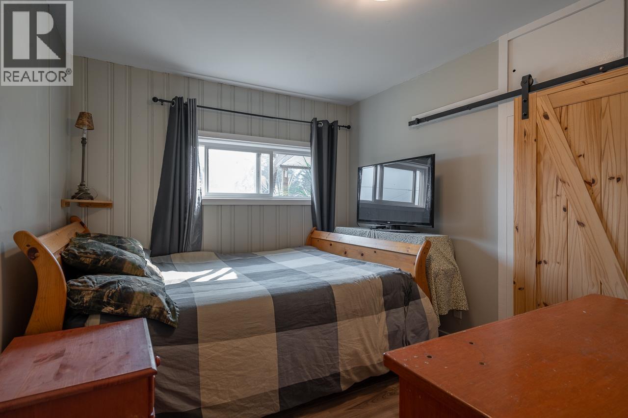 260 Dogwood Avenue, 100 Mile House, British Columbia  V0K 2E0 - Photo 24 - R3048955