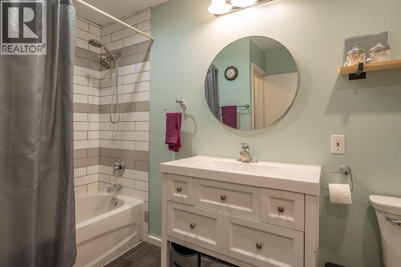 260 Dogwood Avenue, 100 Mile House, British Columbia  V0K 2E0 - Photo 25 - R3048955
