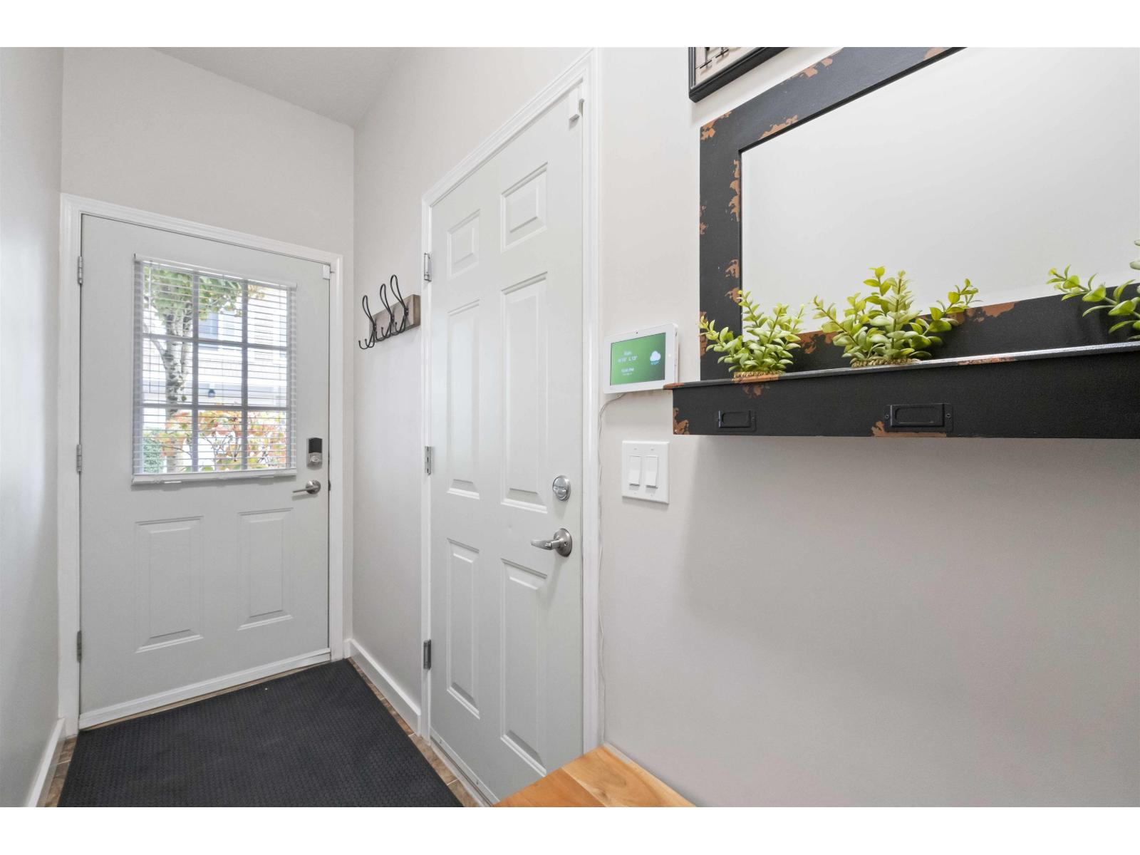 37 20560 66 Avenue, Langley, British Columbia  V2Y 2Y8 - Photo 2 - R3048637