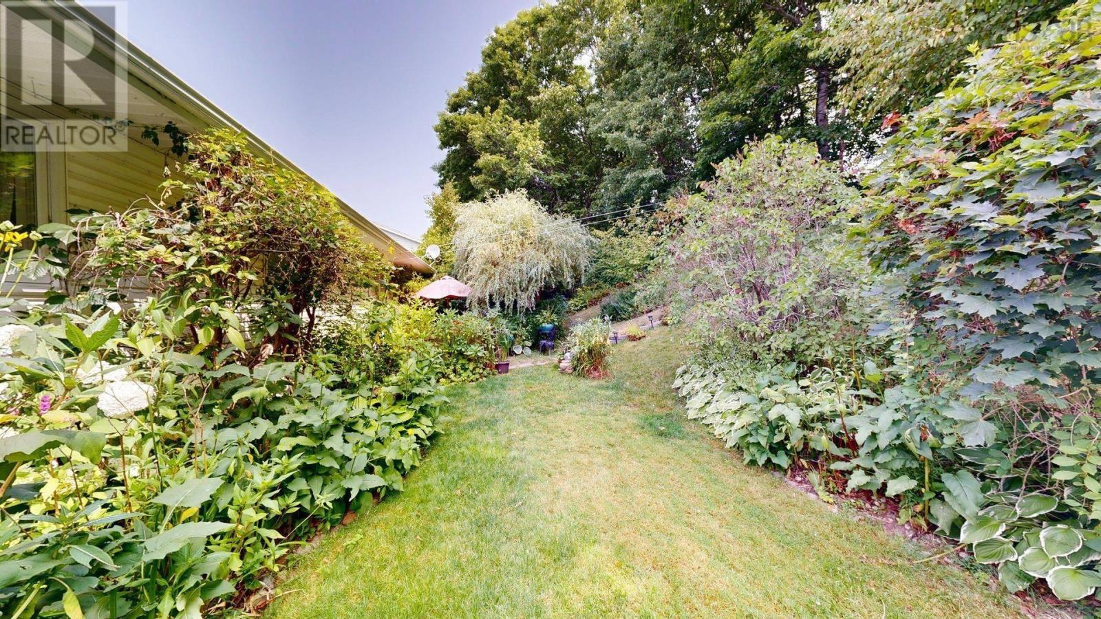 Property at 71 Riverview Crescent image 3