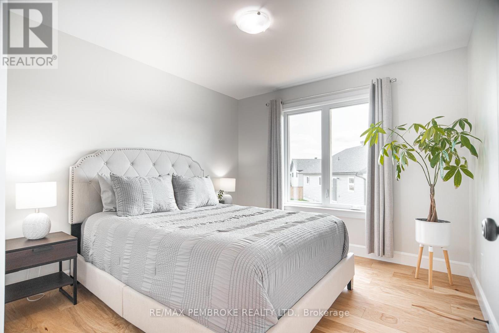 45 Liam Street, Petawawa, Ontario  K8H 0G7 - Photo 20 - X12408378