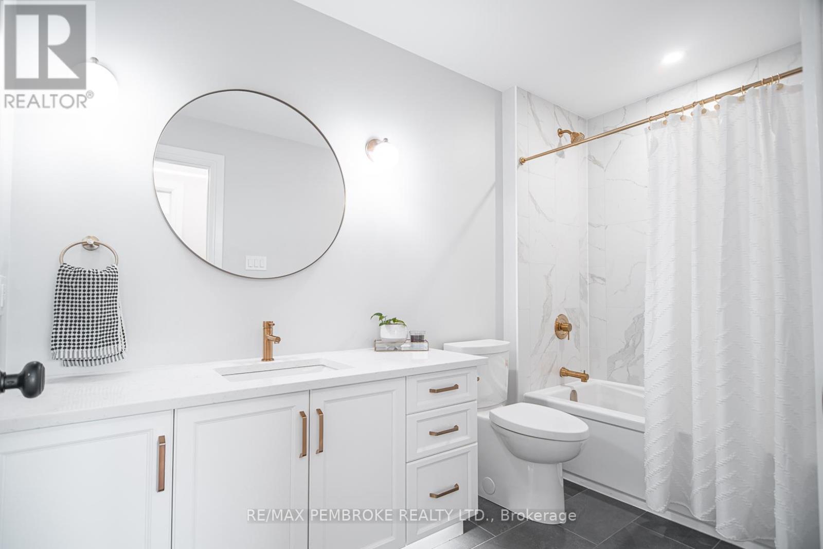 45 Liam Street, Petawawa, Ontario  K8H 0G7 - Photo 21 - X12408378