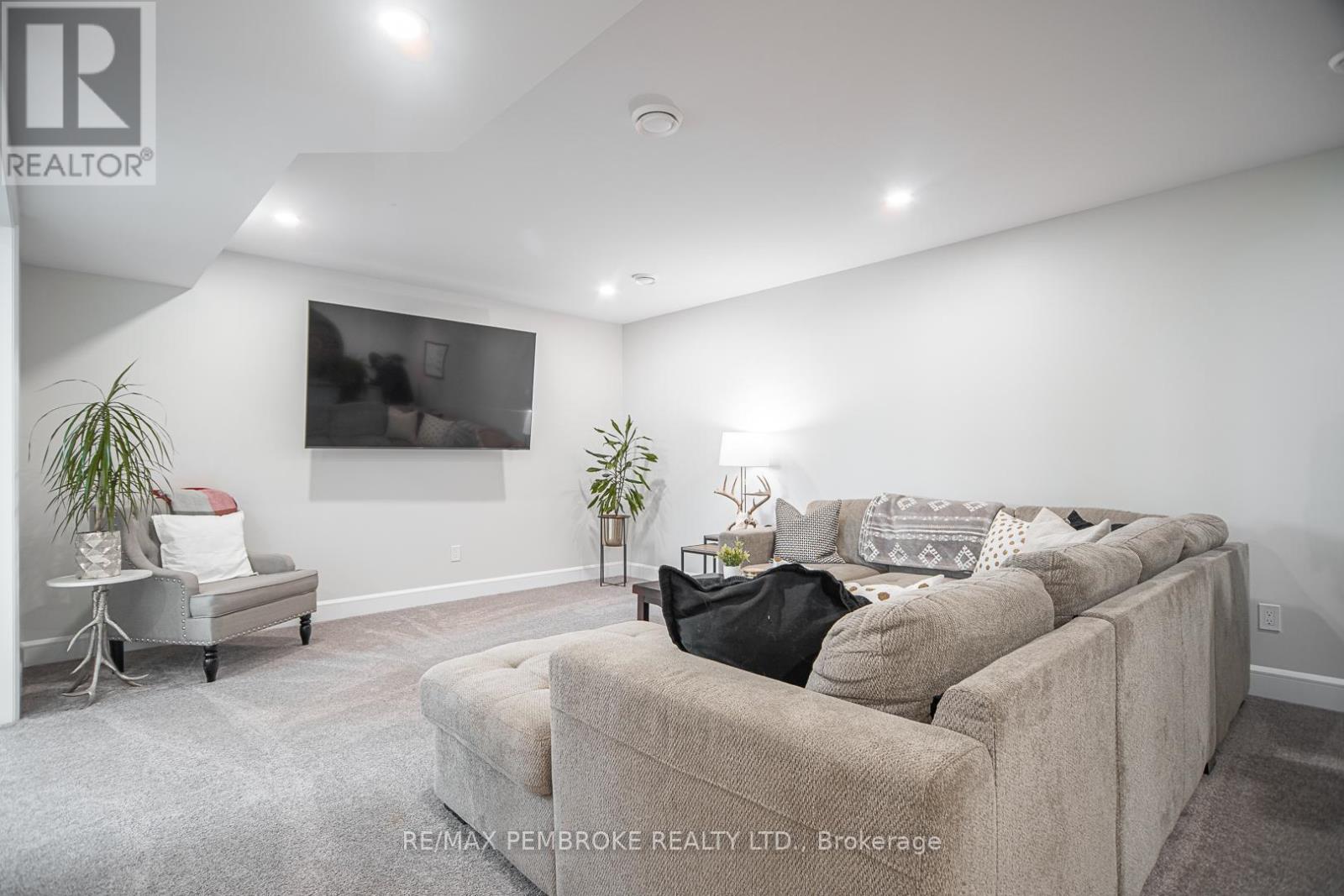 45 Liam Street, Petawawa, Ontario  K8H 0G7 - Photo 24 - X12408378