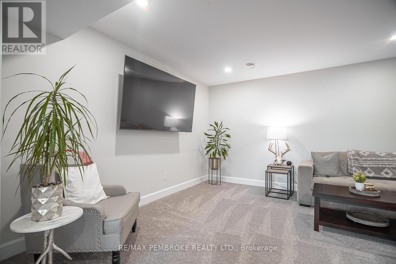 45 Liam Street, Petawawa, Ontario  K8H 0G7 - Photo 25 - X12408378