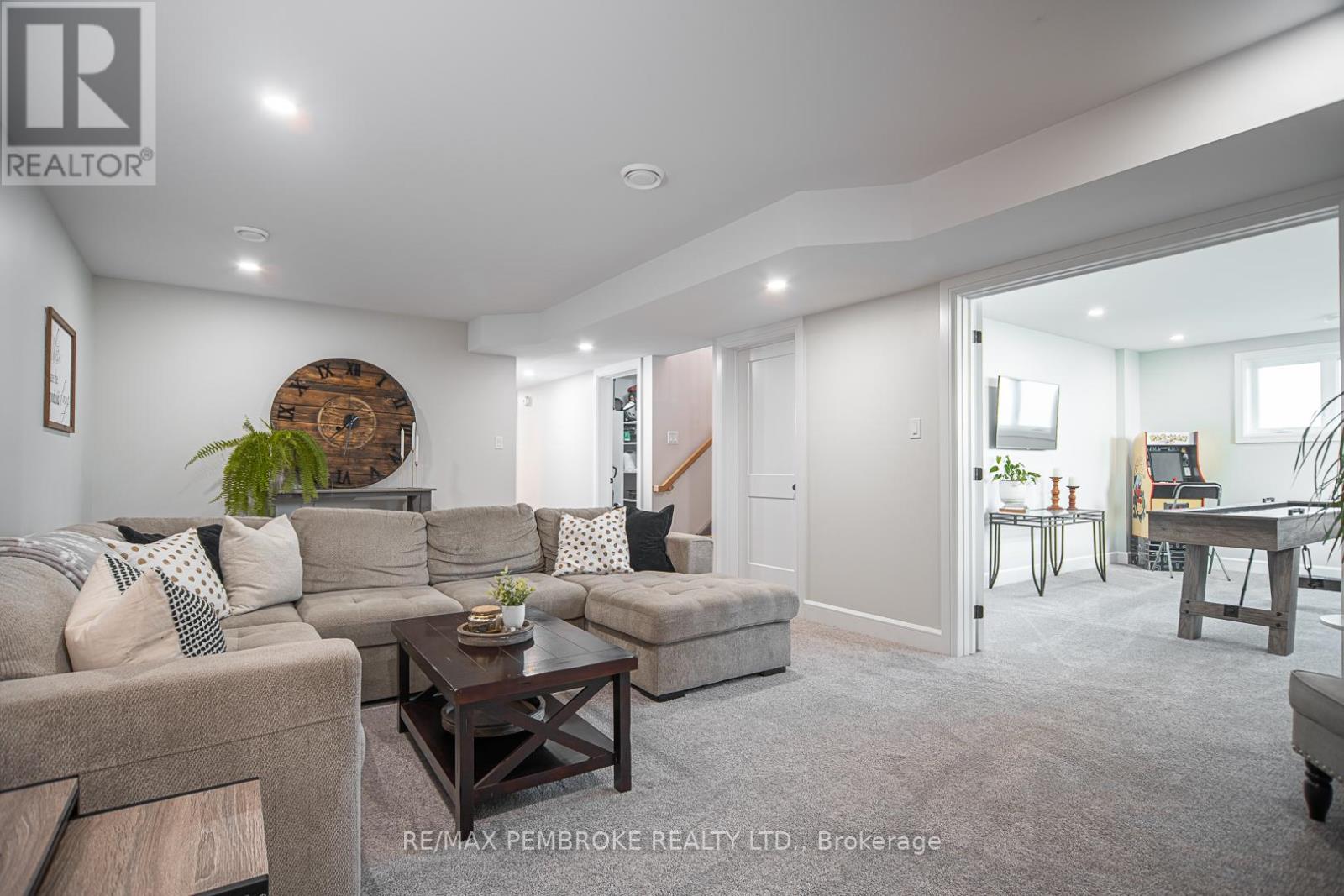 45 Liam Street, Petawawa, Ontario  K8H 0G7 - Photo 26 - X12408378