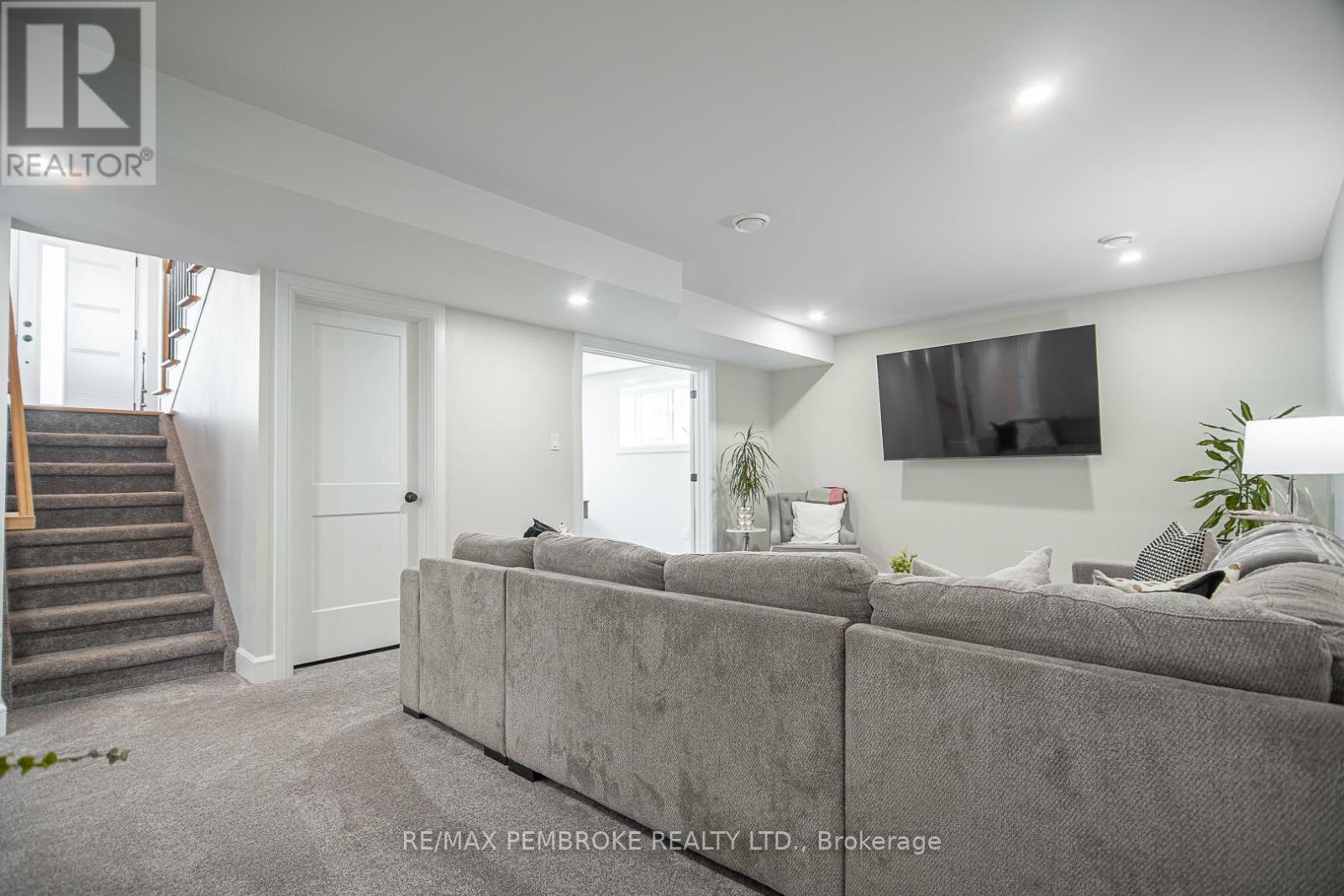 45 Liam Street, Petawawa, Ontario  K8H 0G7 - Photo 27 - X12408378