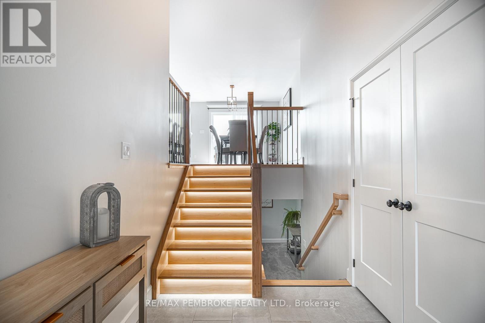 45 Liam Street, Petawawa, Ontario  K8H 0G7 - Photo 3 - X12408378