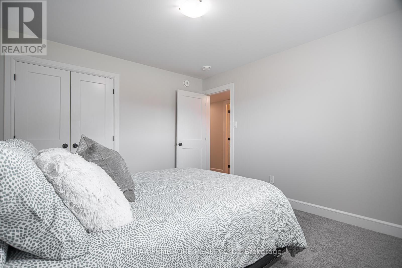 45 Liam Street, Petawawa, Ontario  K8H 0G7 - Photo 35 - X12408378