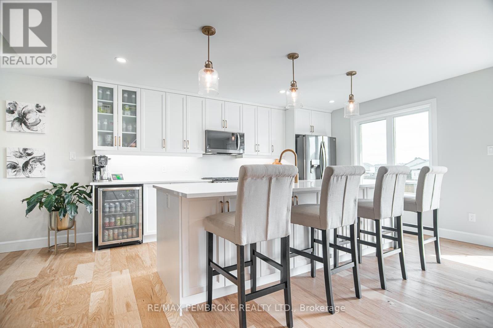 45 Liam Street, Petawawa, Ontario  K8H 0G7 - Photo 5 - X12408378
