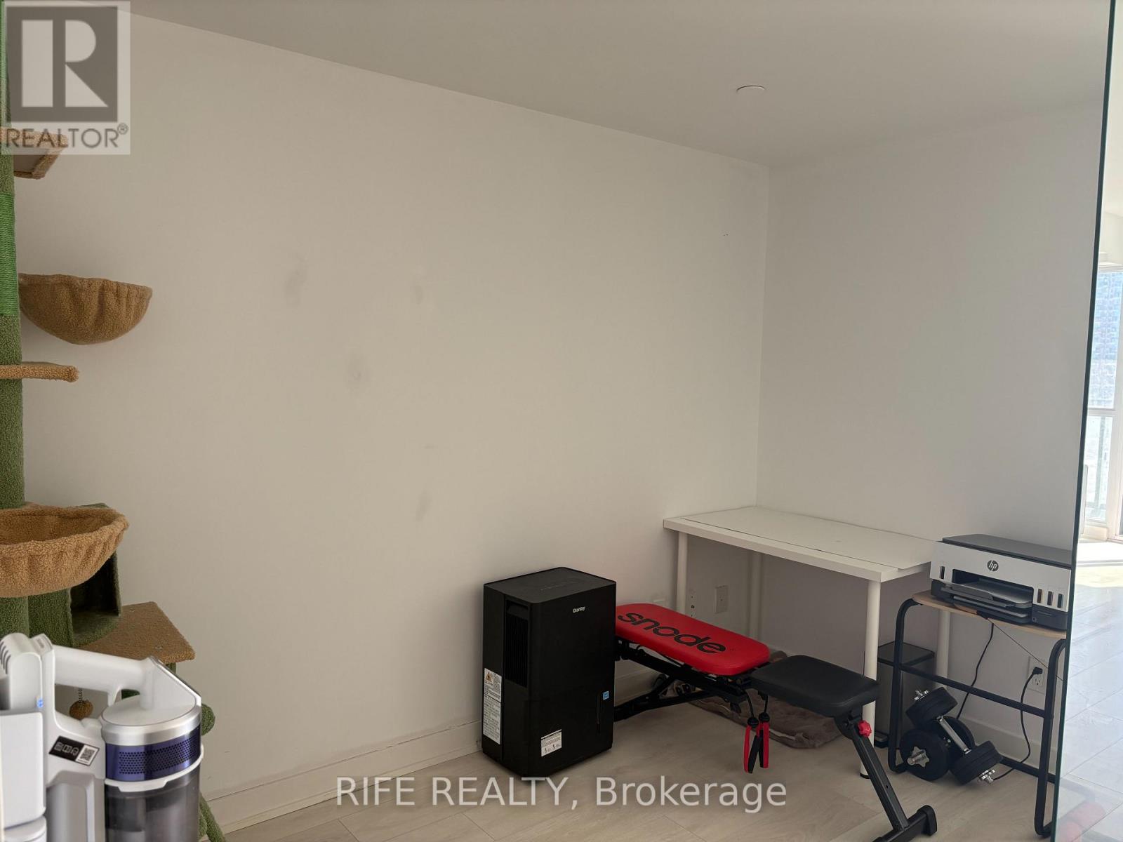 1410 - 6 Sonic Way, Toronto, Ontario  M3C 0P1 - Photo 4 - C12408340