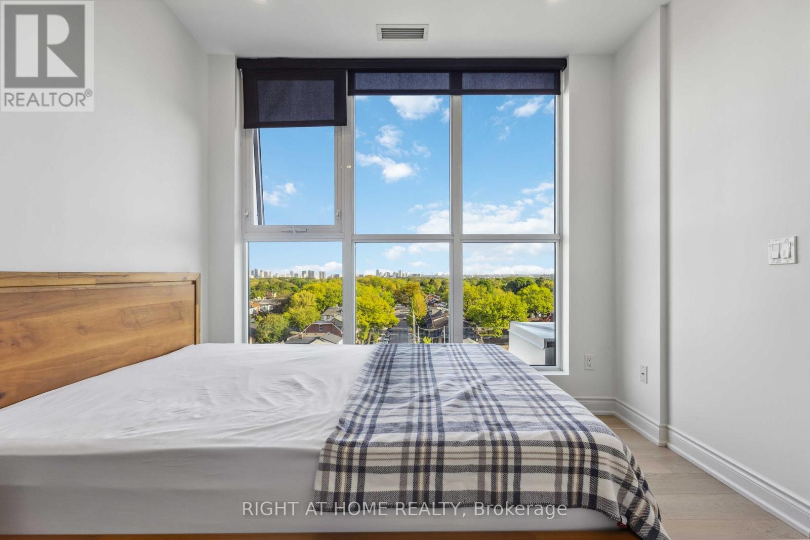 Ph801 - 2301 Danforth Avenue, Toronto, Ontario  M4C 0A7 - Photo 11 - E12408358