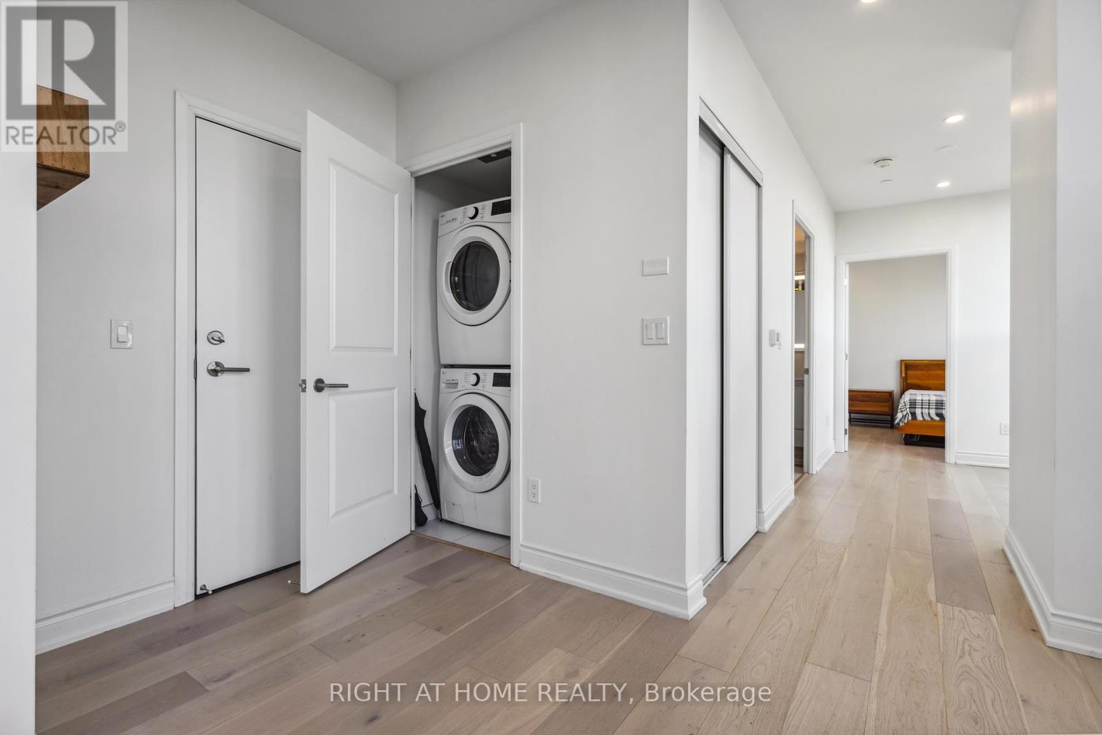 Ph801 - 2301 Danforth Avenue, Toronto, Ontario  M4C 0A7 - Photo 8 - E12408358