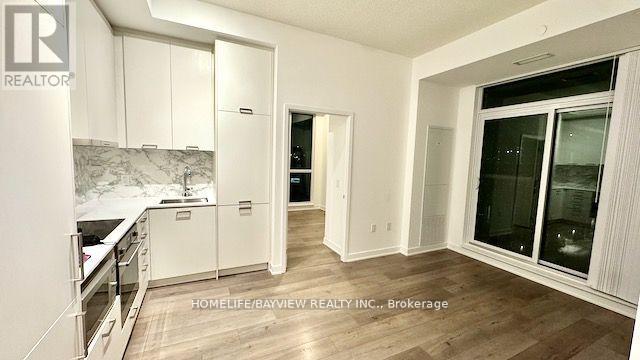 #512 - 38 Honeycrisp Crescent N, Vaughan, Ontario  L4K 0M8 - Photo 7 - N12408332