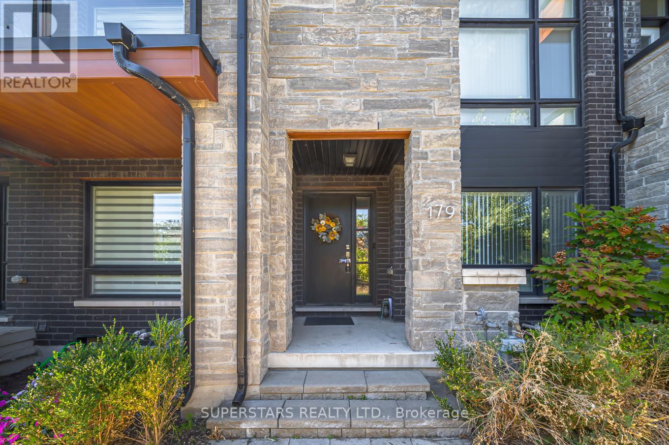 179 Carpaccio Avenue, Vaughan, Ontario  L4H 4R6 - Photo 2 - N12408336