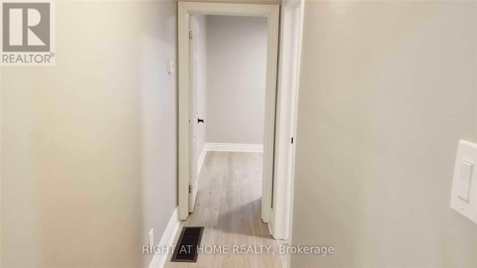 Main Floor - 409 Marybay Crescent, Richmond Hill, Ontario  L4C 2X5 - Photo 12 - N12408338