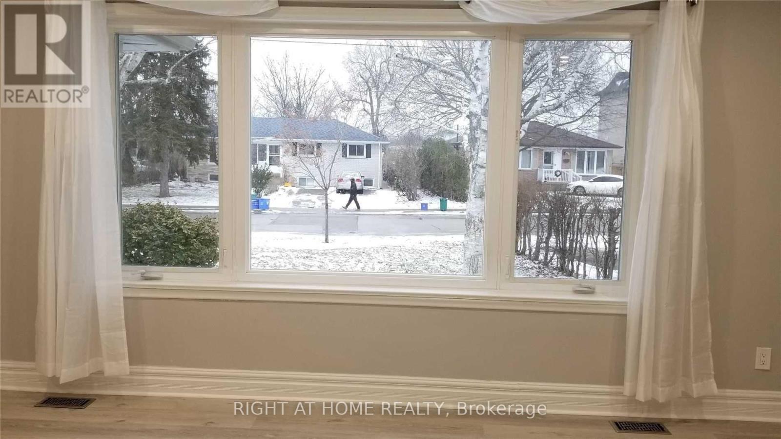 Main Floor - 409 Marybay Crescent, Richmond Hill, Ontario  L4C 2X5 - Photo 7 - N12408338