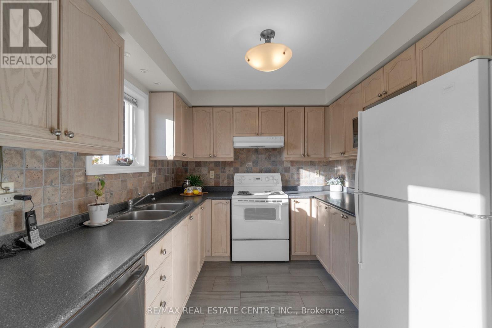 21 Watson Road, Halton Hills, Ontario  L7G 5P4 - Photo 22 - W12408372