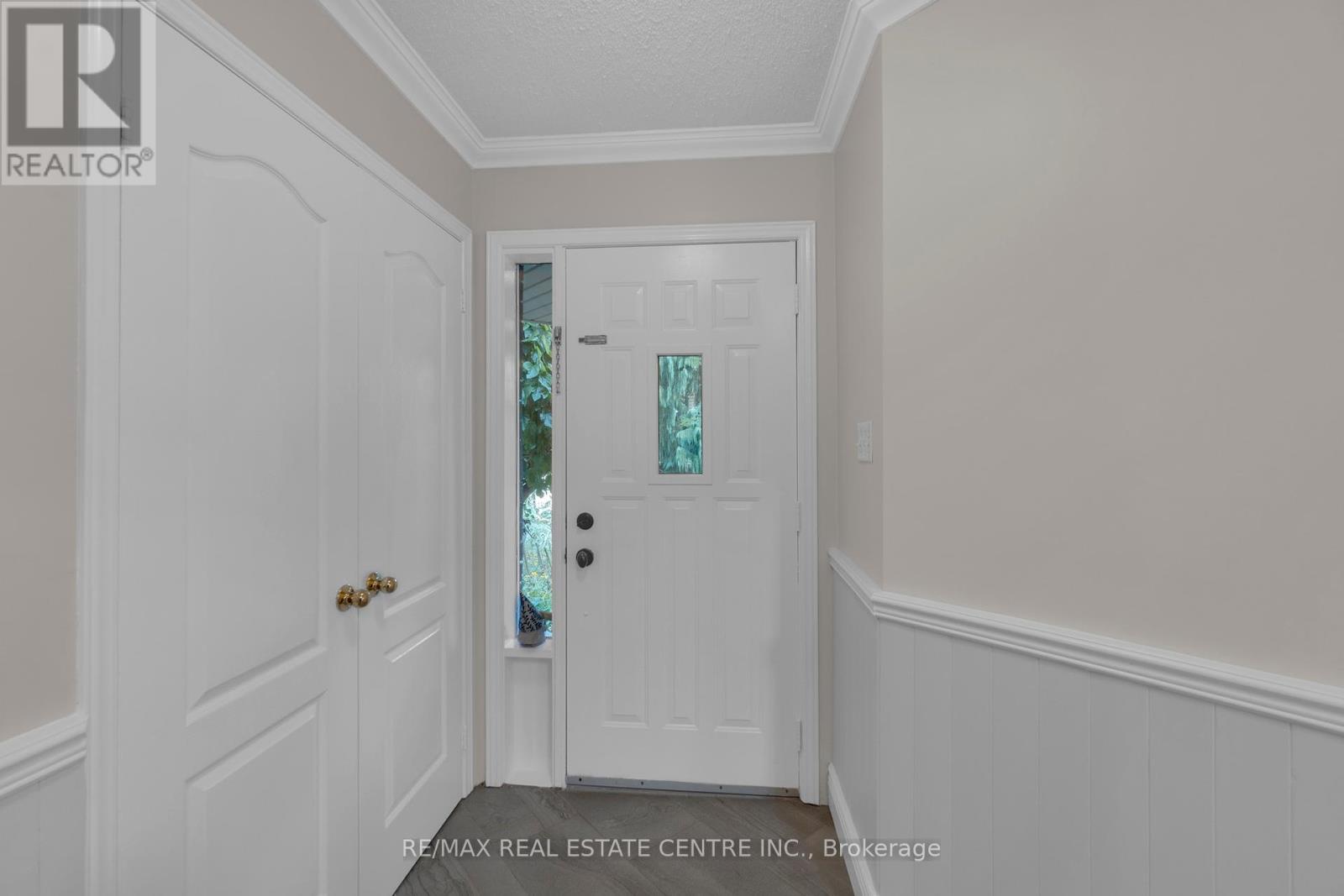 21 Watson Road, Halton Hills, Ontario  L7G 5P4 - Photo 7 - W12408372