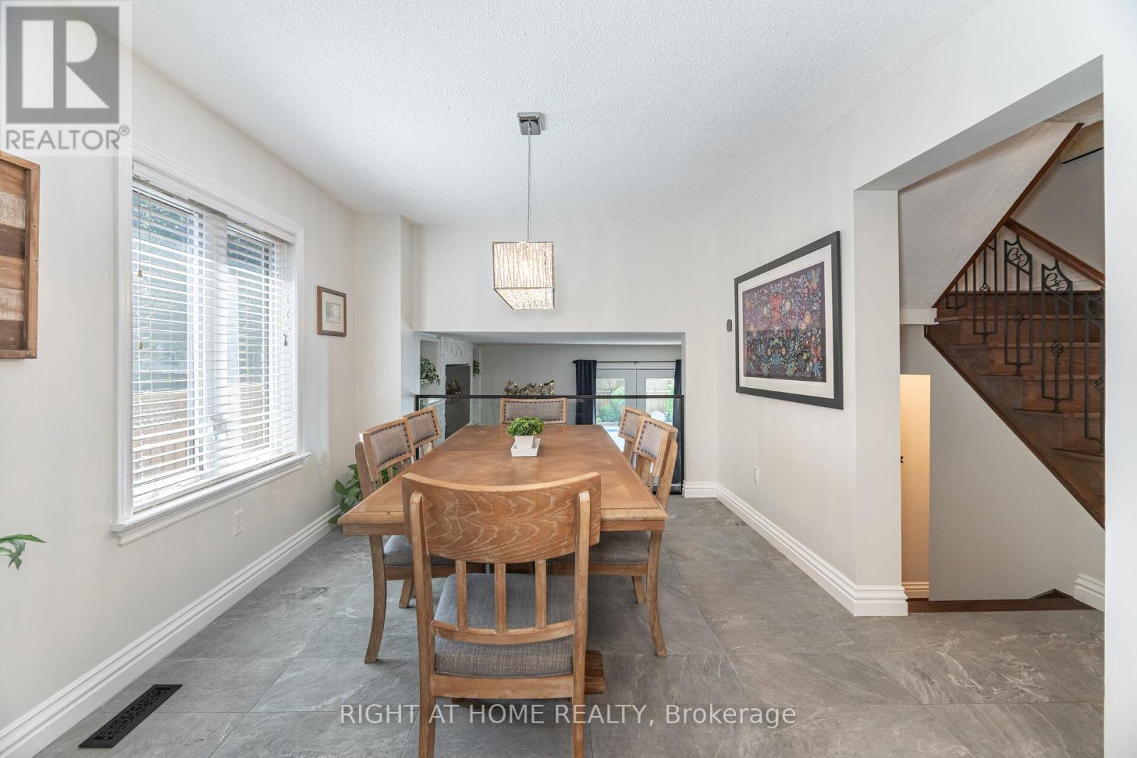 4 Cantrill Court, Brampton, Ontario  L6Z 1A3 - Photo 11 - W12408384