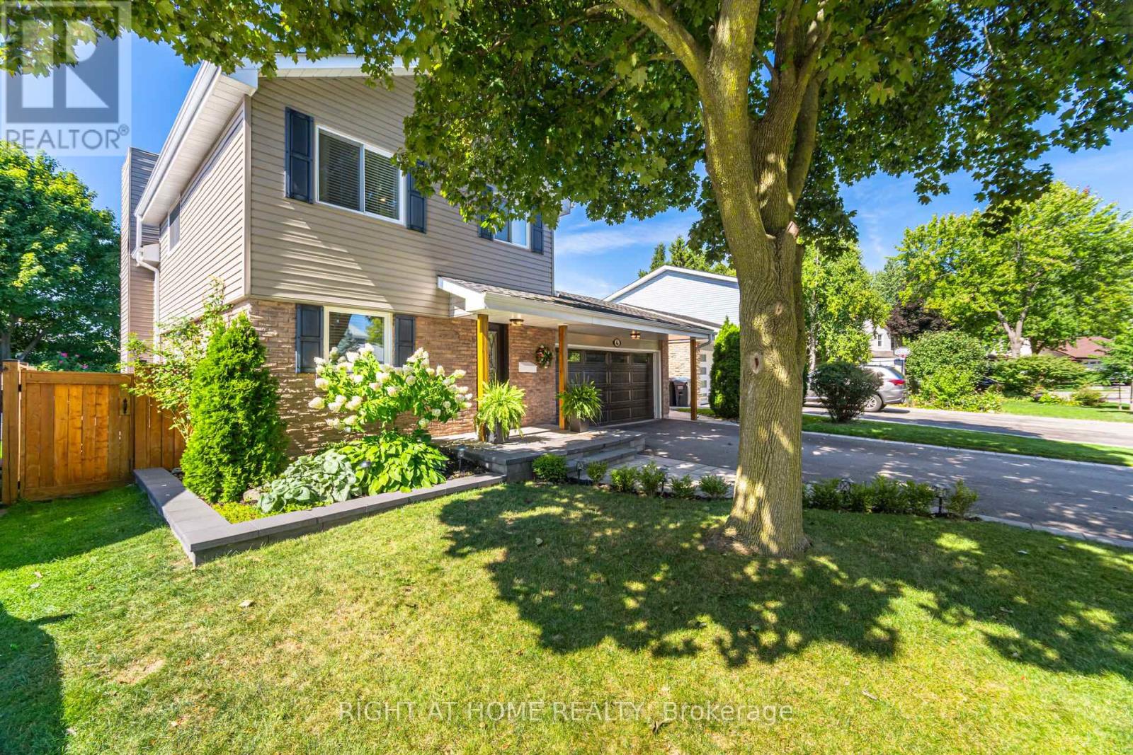 4 Cantrill Court, Brampton, Ontario  L6Z 1A3 - Photo 3 - W12408384
