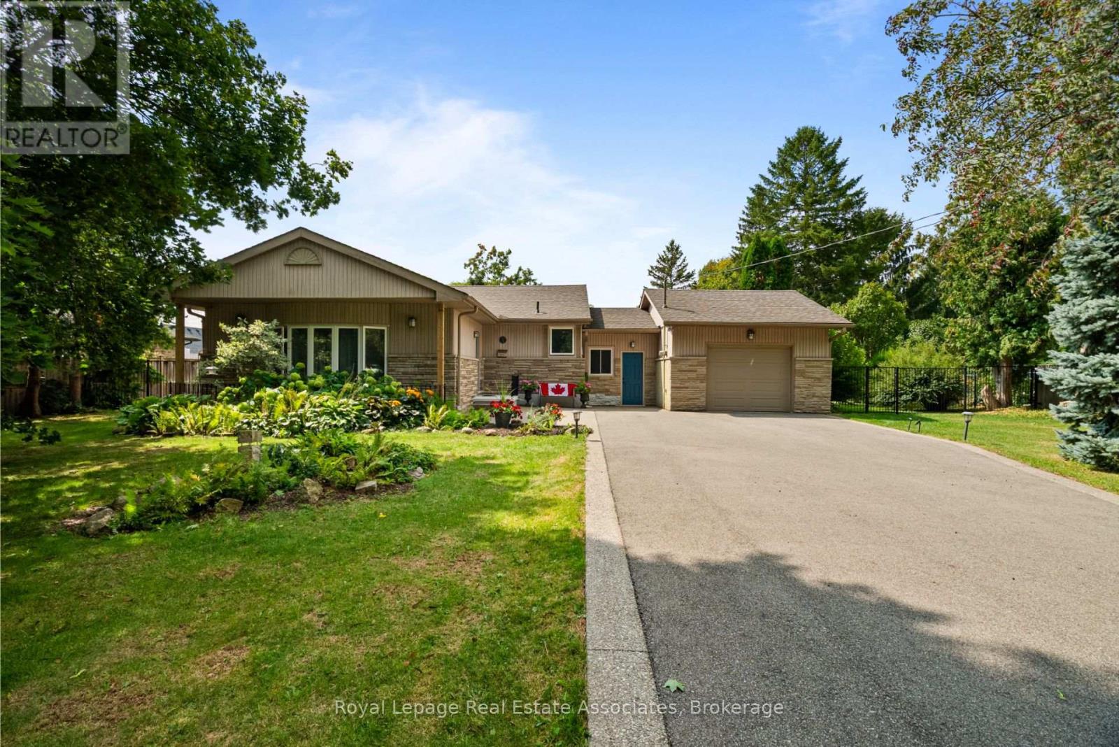 14 HOPKINS COURT, Hamilton, Ontario
