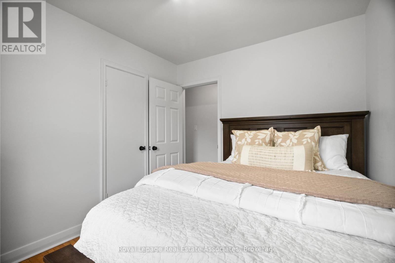 14 Hopkins Court, Hamilton, Ontario  L9H 5M5 - Photo 17 - X12408382