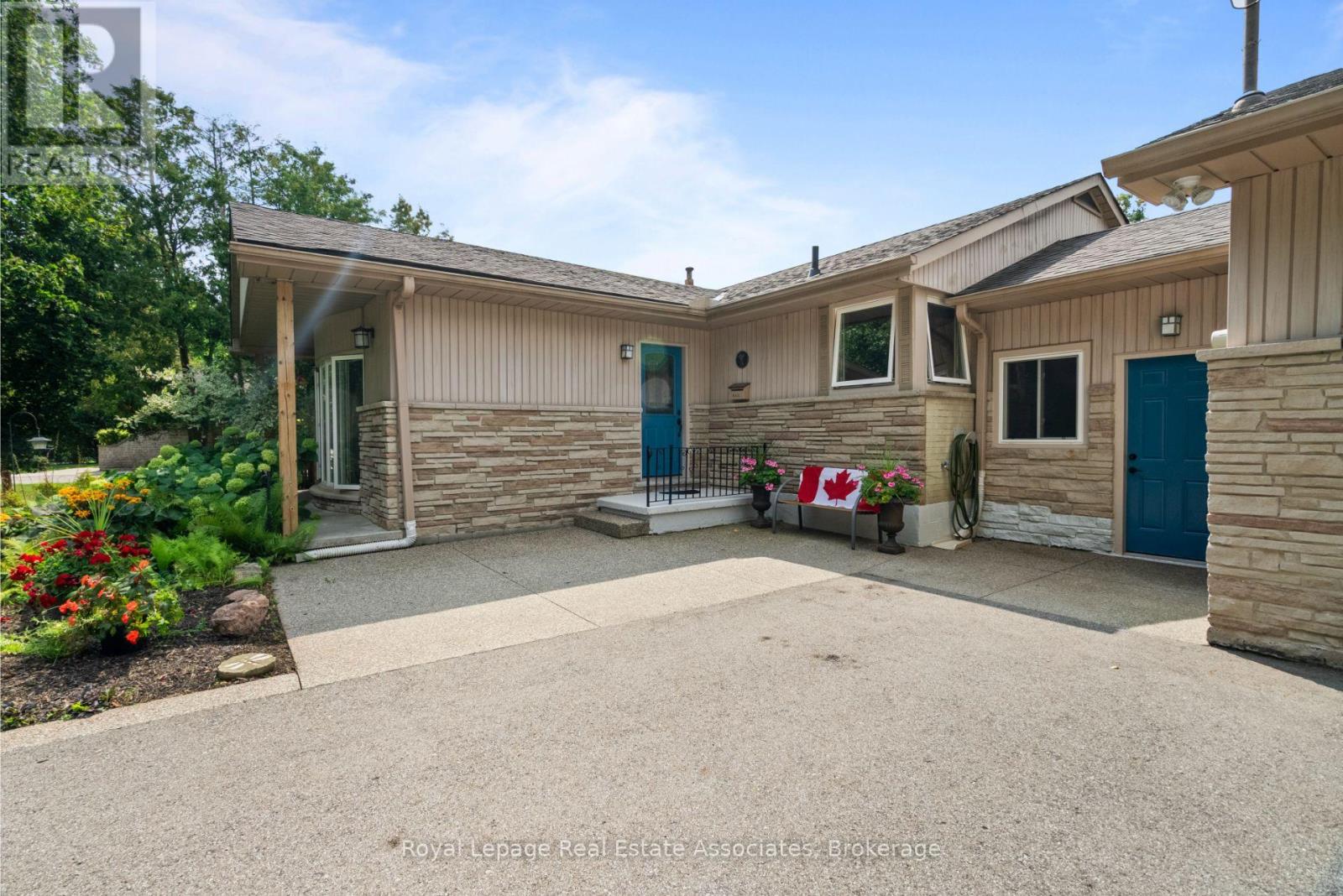 14 Hopkins Court, Hamilton, Ontario  L9H 5M5 - Photo 2 - X12408382