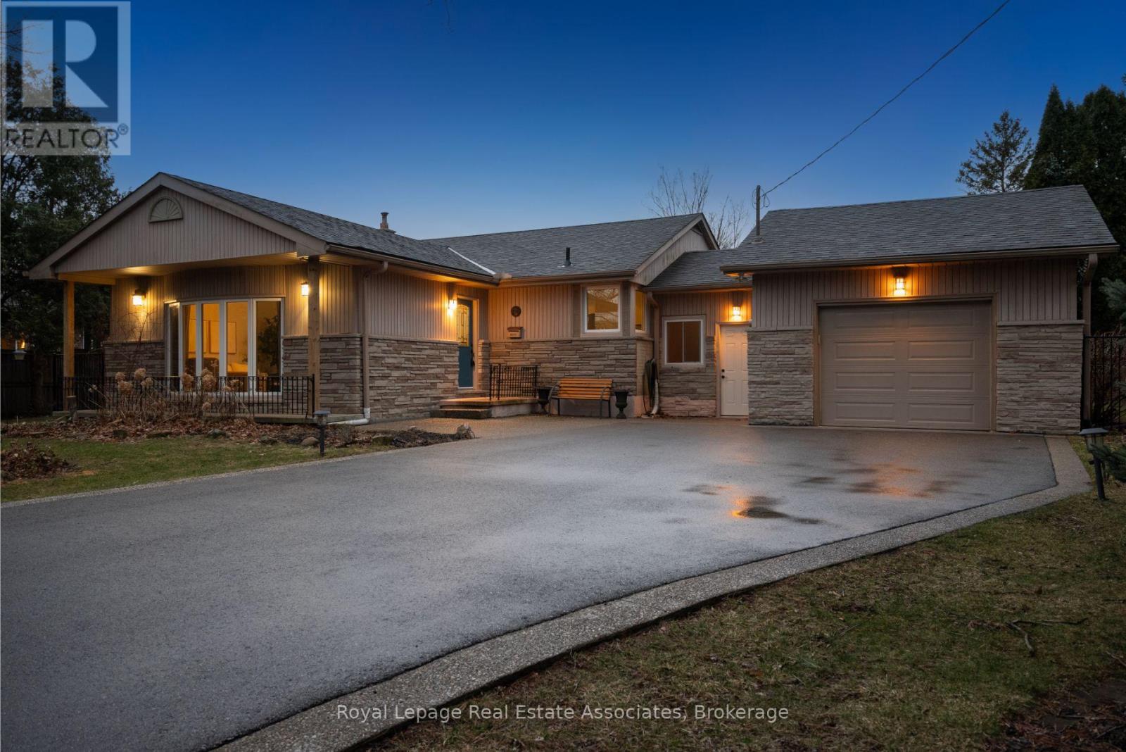 14 Hopkins Court, Hamilton, Ontario  L9H 5M5 - Photo 42 - X12408382