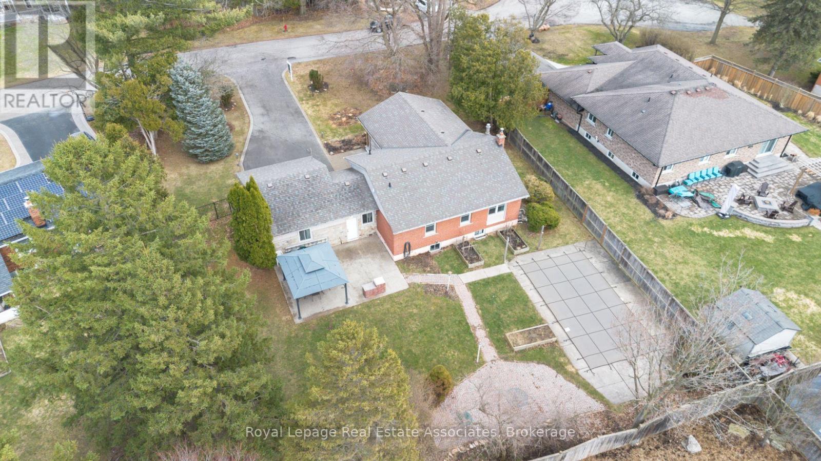 14 Hopkins Court, Hamilton, Ontario  L9H 5M5 - Photo 44 - X12408382