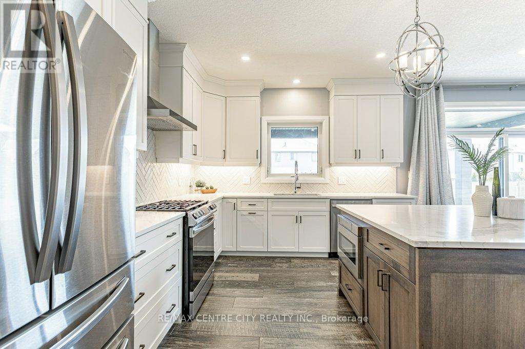 55 Fuller Drive, Ingersoll, Ontario  N5C 4H4 - Photo 13 - X12408403