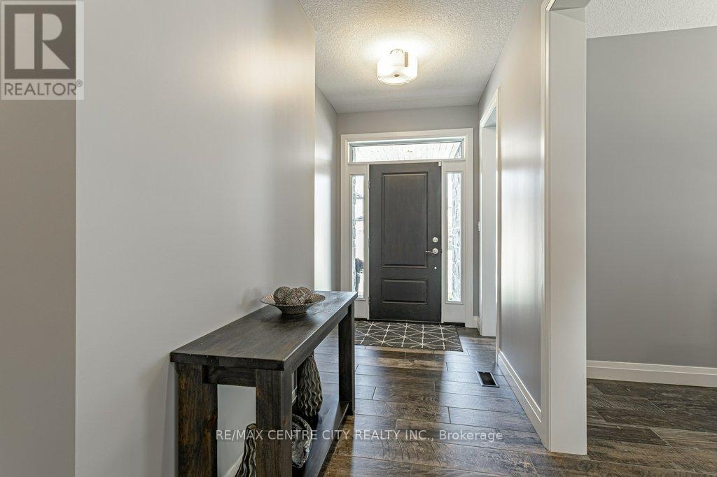 55 Fuller Drive, Ingersoll, Ontario  N5C 4H4 - Photo 4 - X12408403