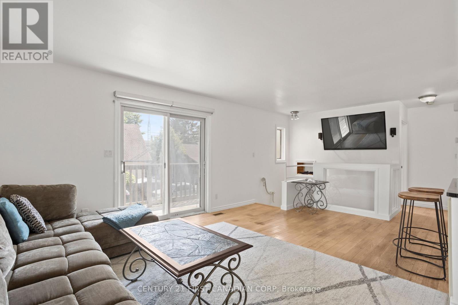 26 Oak Street, Lambton Shores, Ontario  N0M 1T0 - Photo 14 - X12408419