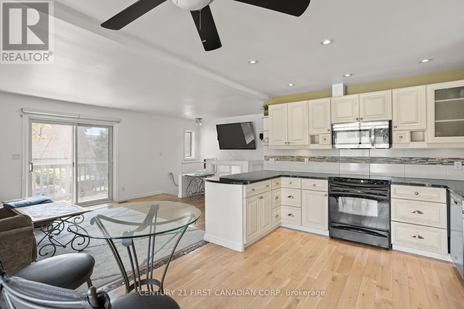 26 Oak Street, Lambton Shores, Ontario  N0M 1T0 - Photo 16 - X12408419