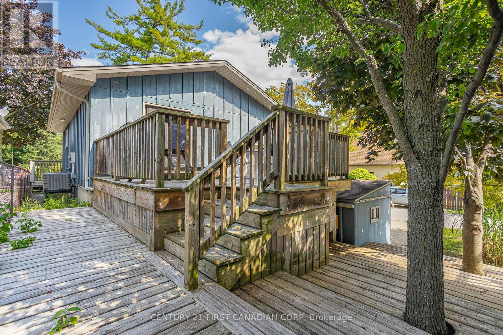 26 Oak Street, Lambton Shores, Ontario  N0M 1T0 - Photo 31 - X12408419