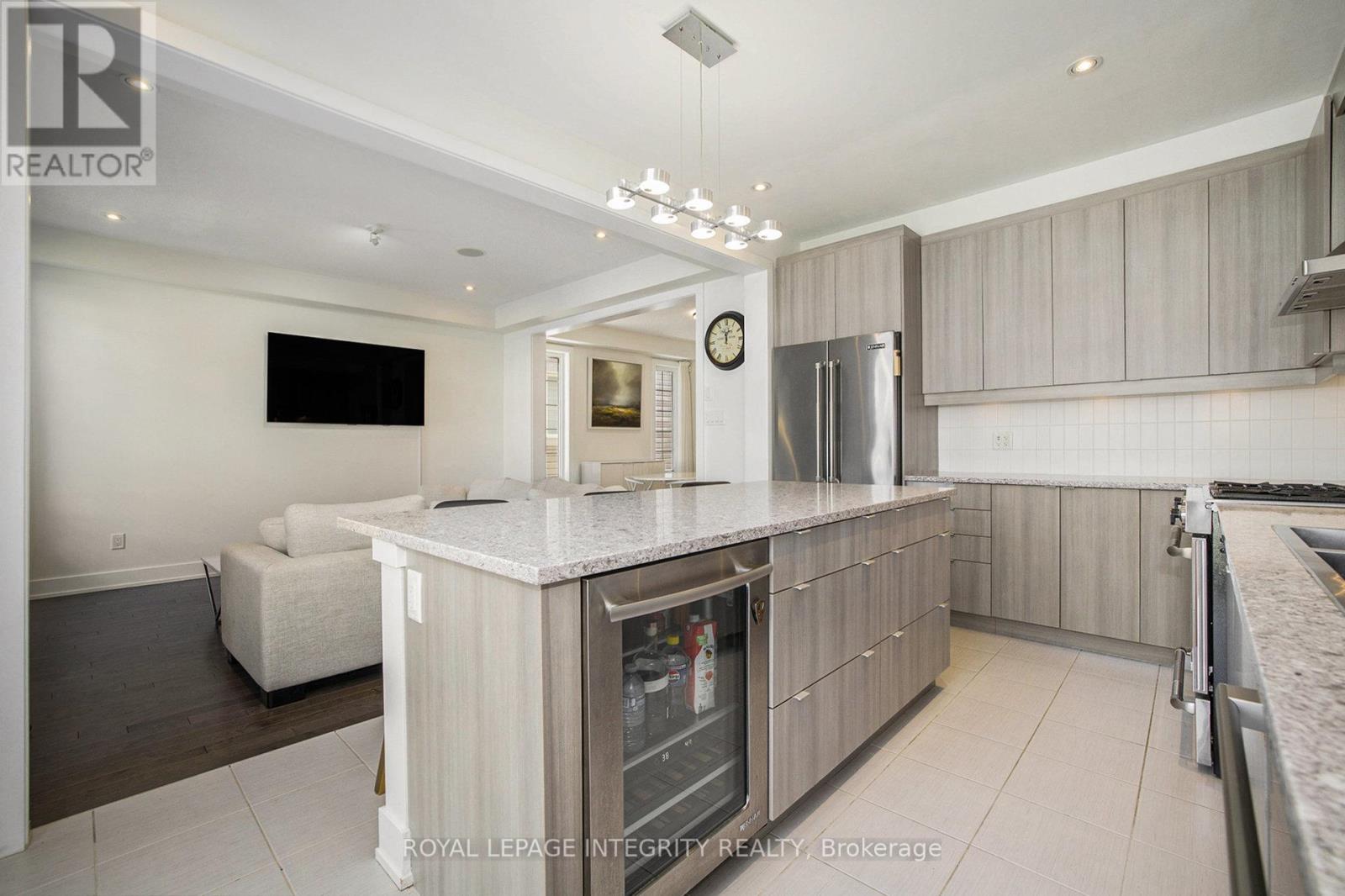 285 Meadowbreeze Drive, Ottawa, Ontario  K2M 3A6 - Photo 12 - X12408391