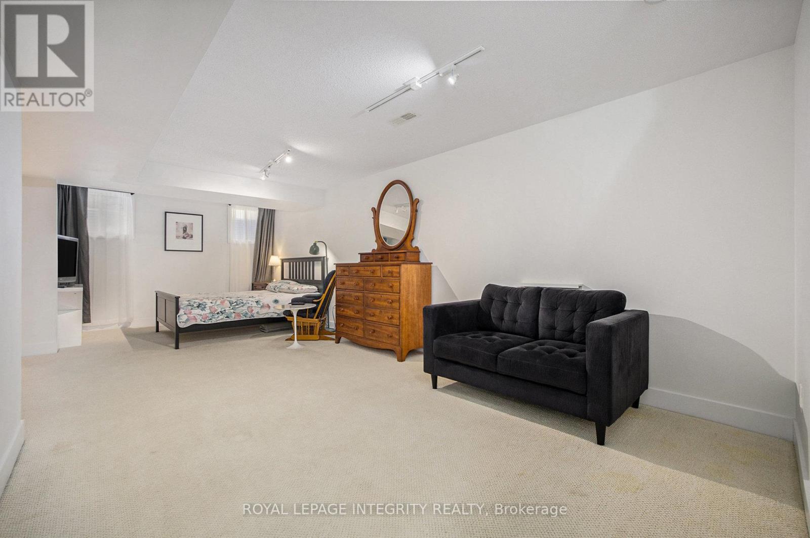 285 Meadowbreeze Drive, Ottawa, Ontario  K2M 3A6 - Photo 27 - X12408391