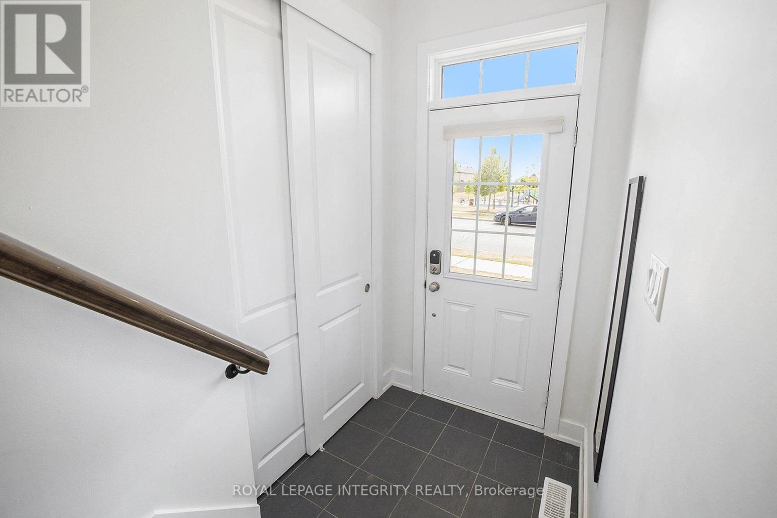 285 Meadowbreeze Drive, Ottawa, Ontario  K2M 3A6 - Photo 3 - X12408391