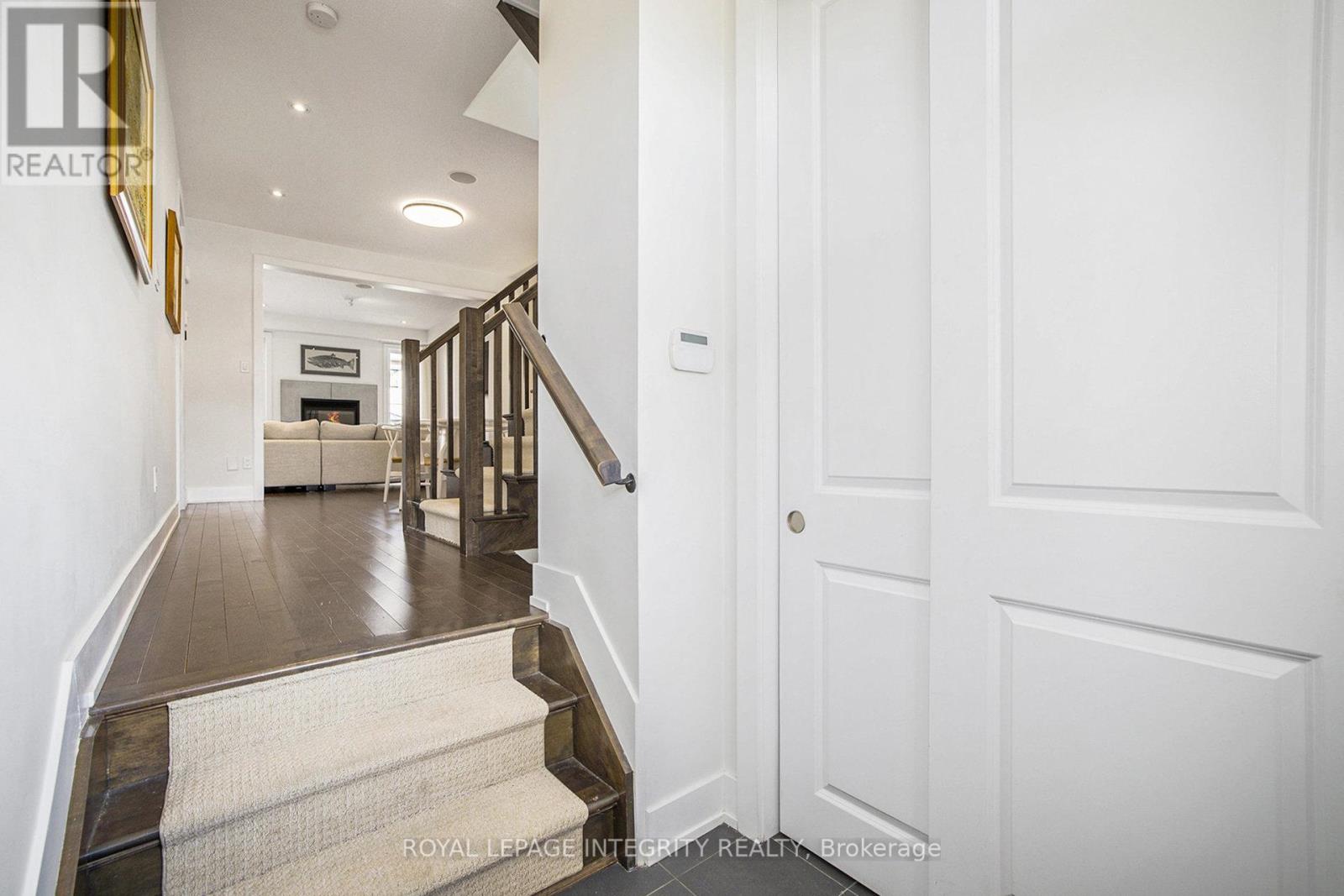 285 Meadowbreeze Drive, Ottawa, Ontario  K2M 3A6 - Photo 4 - X12408391