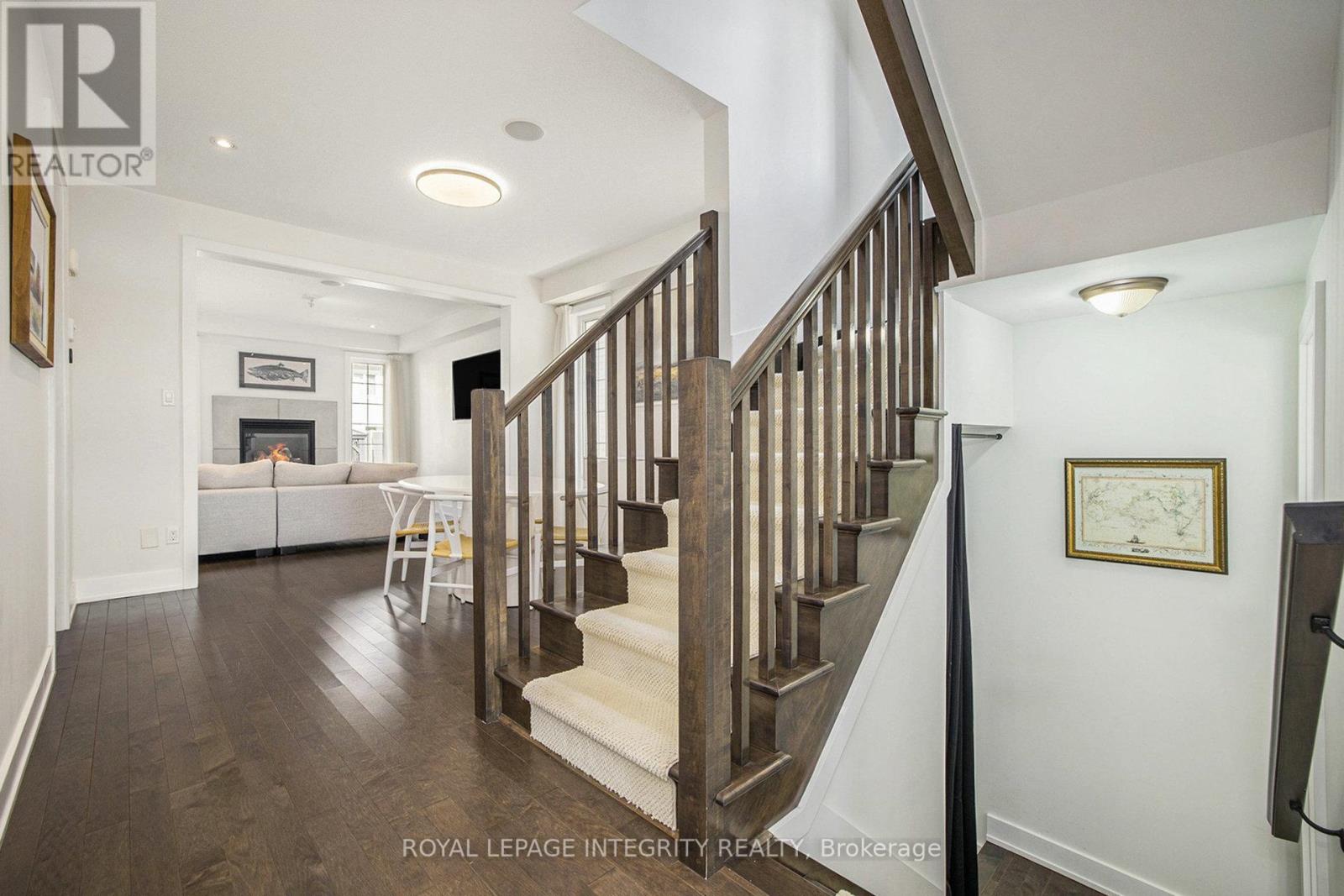 285 Meadowbreeze Drive, Ottawa, Ontario  K2M 3A6 - Photo 5 - X12408391