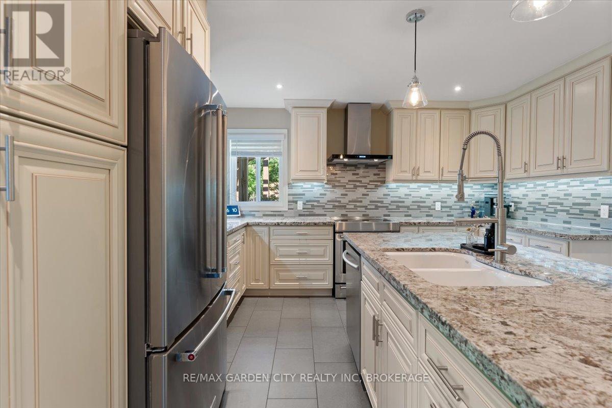 3246 Cedar Avenue, Fort Erie, Ontario  L0S 1N0 - Photo 13 - X12408415