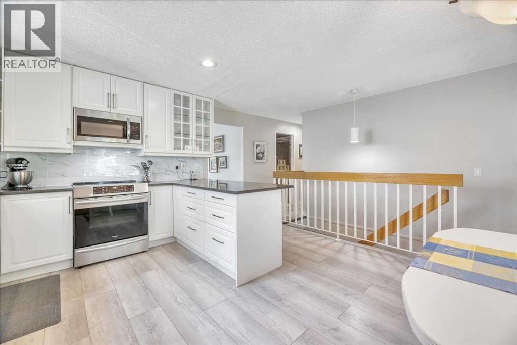 488 Strathcona Drive Sw, Calgary, Alberta  T3H 1K2 - Photo 3 - A2257430
