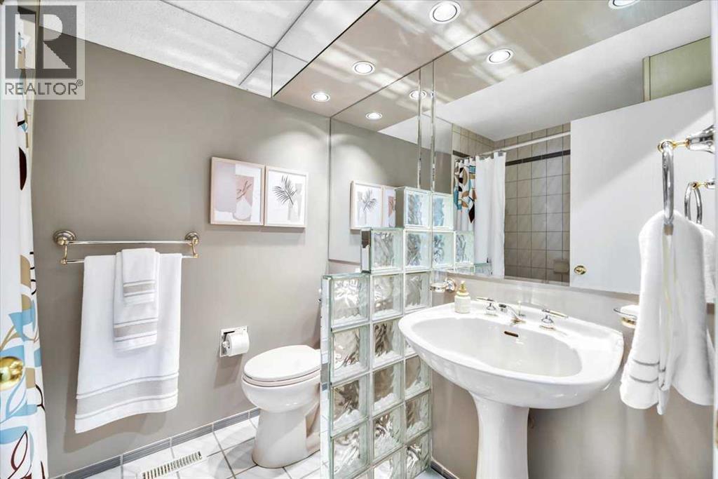 488 Strathcona Drive Sw, Calgary, Alberta  T3H 1K2 - Photo 28 - A2257430
